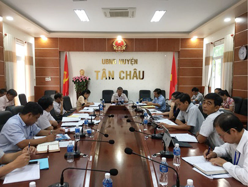 UBND huyện Tân Châu họp phiên thường kỳ tháng 5/2018